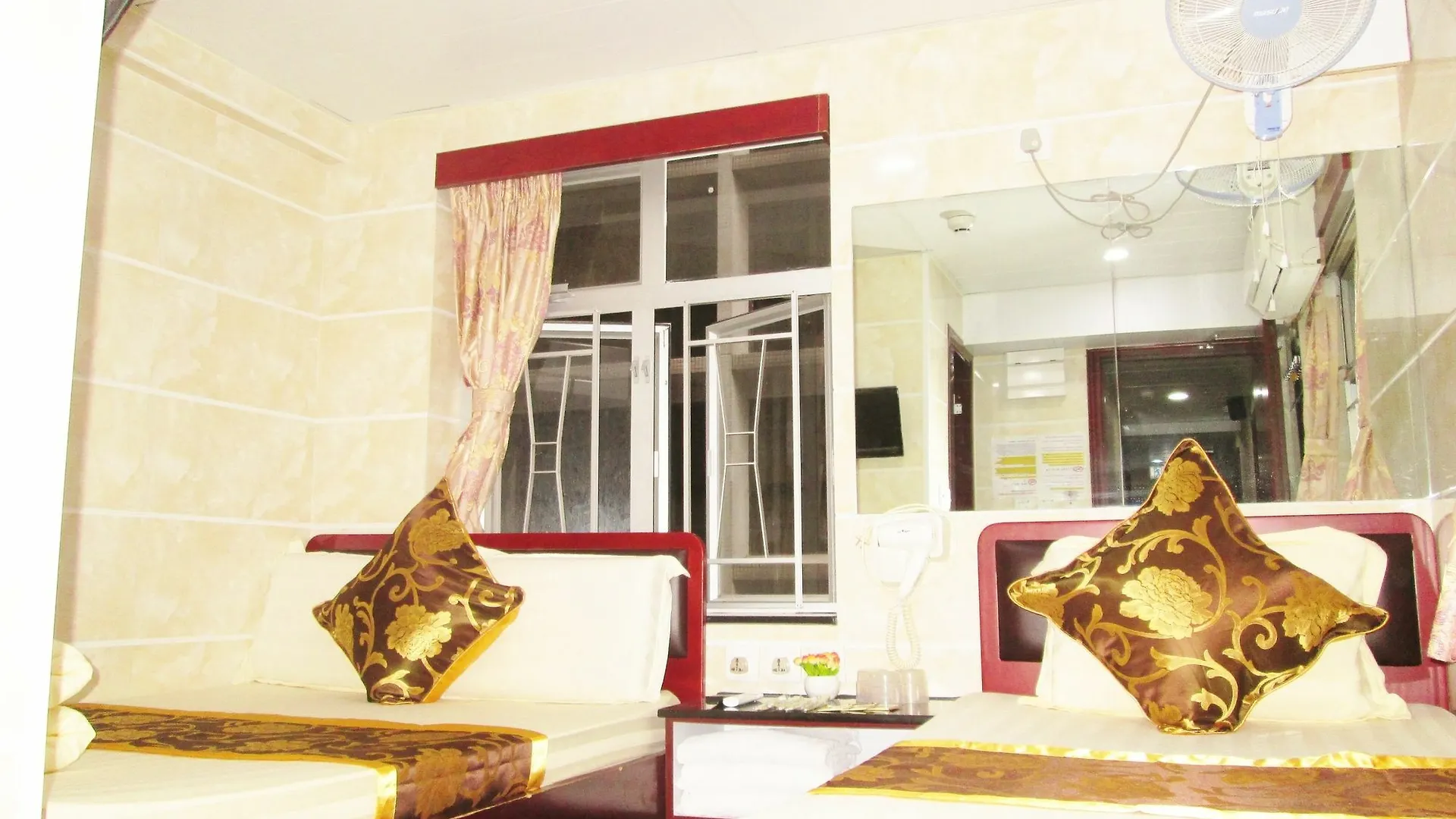 New Peace Guest House - Hong Kong Kowloon  2*, Kowloon (Hong Kong)