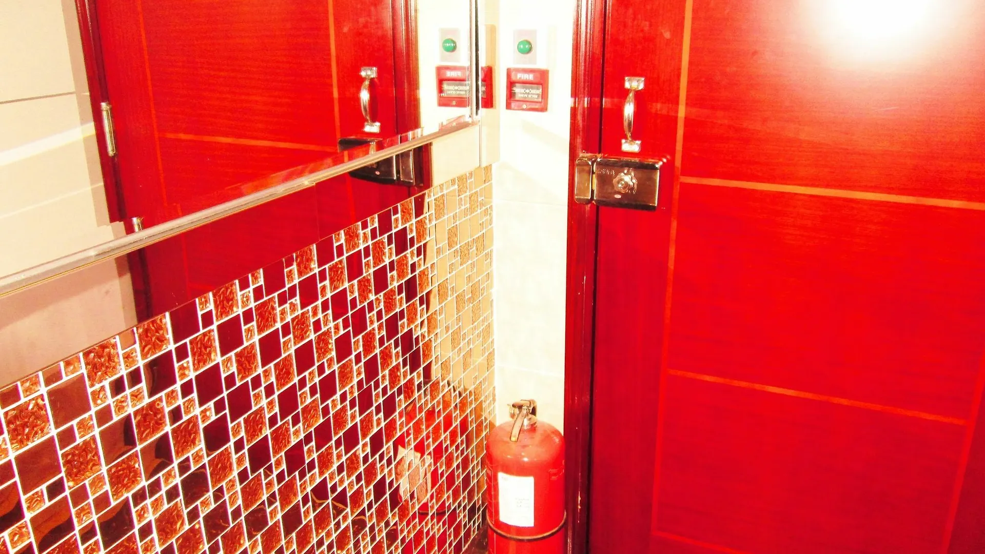 New Peace Guest House - Hong Kong Kowloon  2*, Kowloon (Hong Kong) China